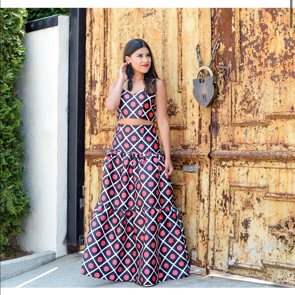 Crop top and skirt two piece set.